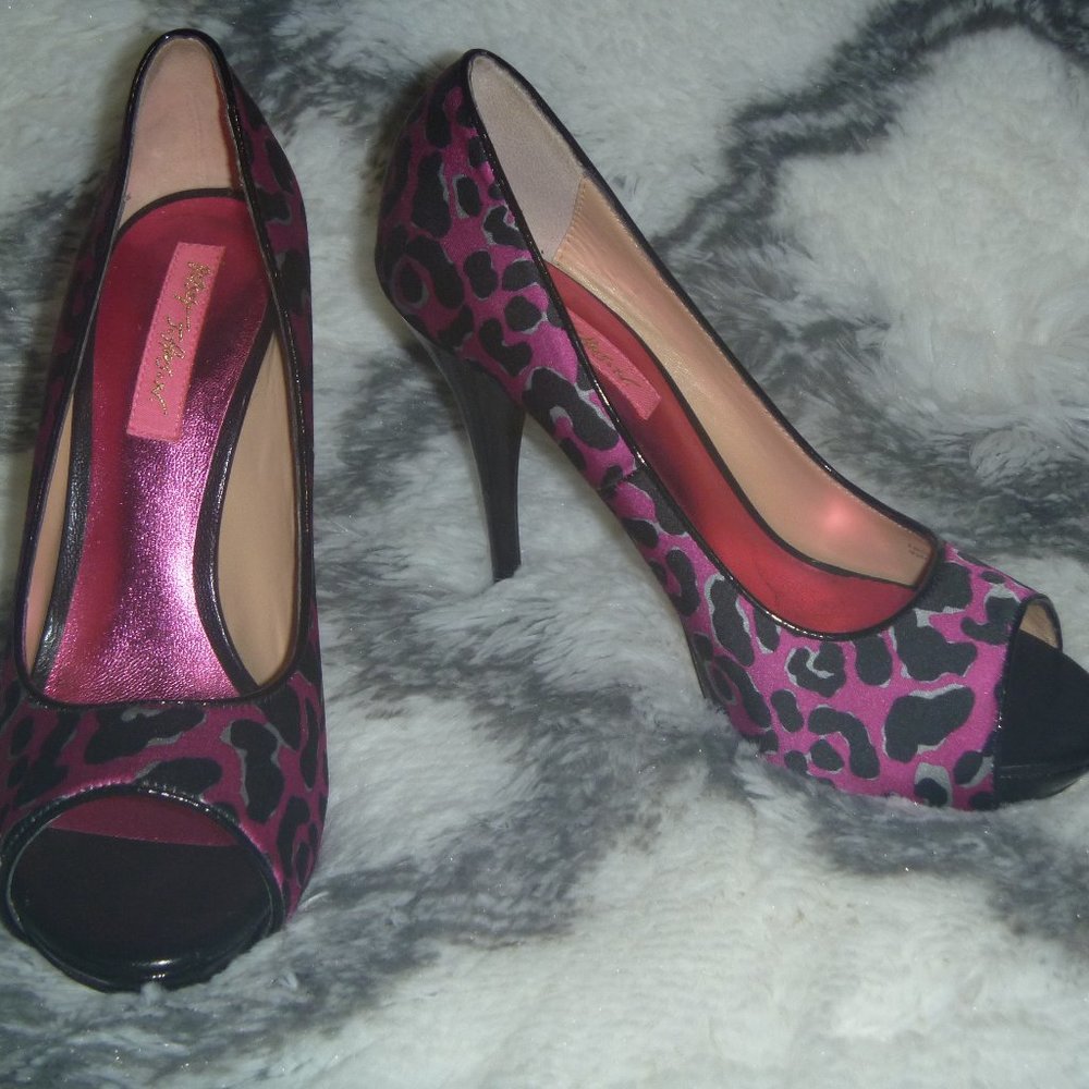 BETSEY JOHNSON LEOPARD PRINT HEELS SZ 7.5M
